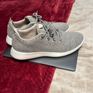 Men’s Allbirds Size 11 Wool Light Stone Color way (LIKE NEW) Smoke Free Home